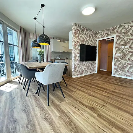 Urbana Luxury