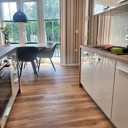 Urbana Luxury Лешче