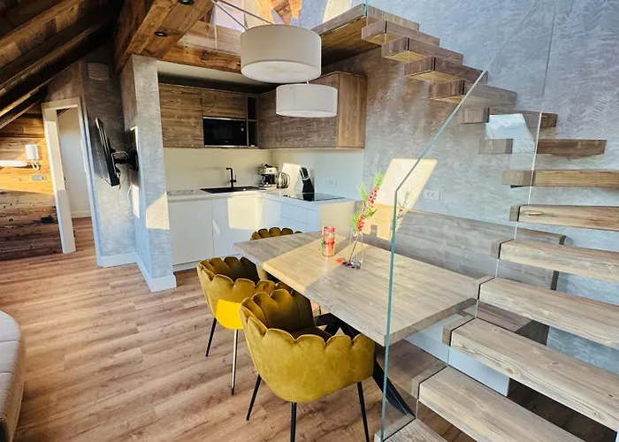 Апартаменты Urbana Luxury Лешче