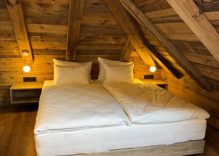 Апартаменты Urbana Luxury Лешче